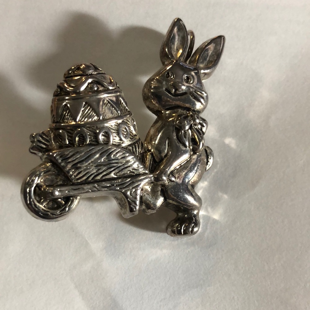 Vintage Easter Bunny brooch / pendant